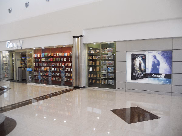 ¿Dónde se encuentran las librerías más cercanas a Locator en Mazatlán?