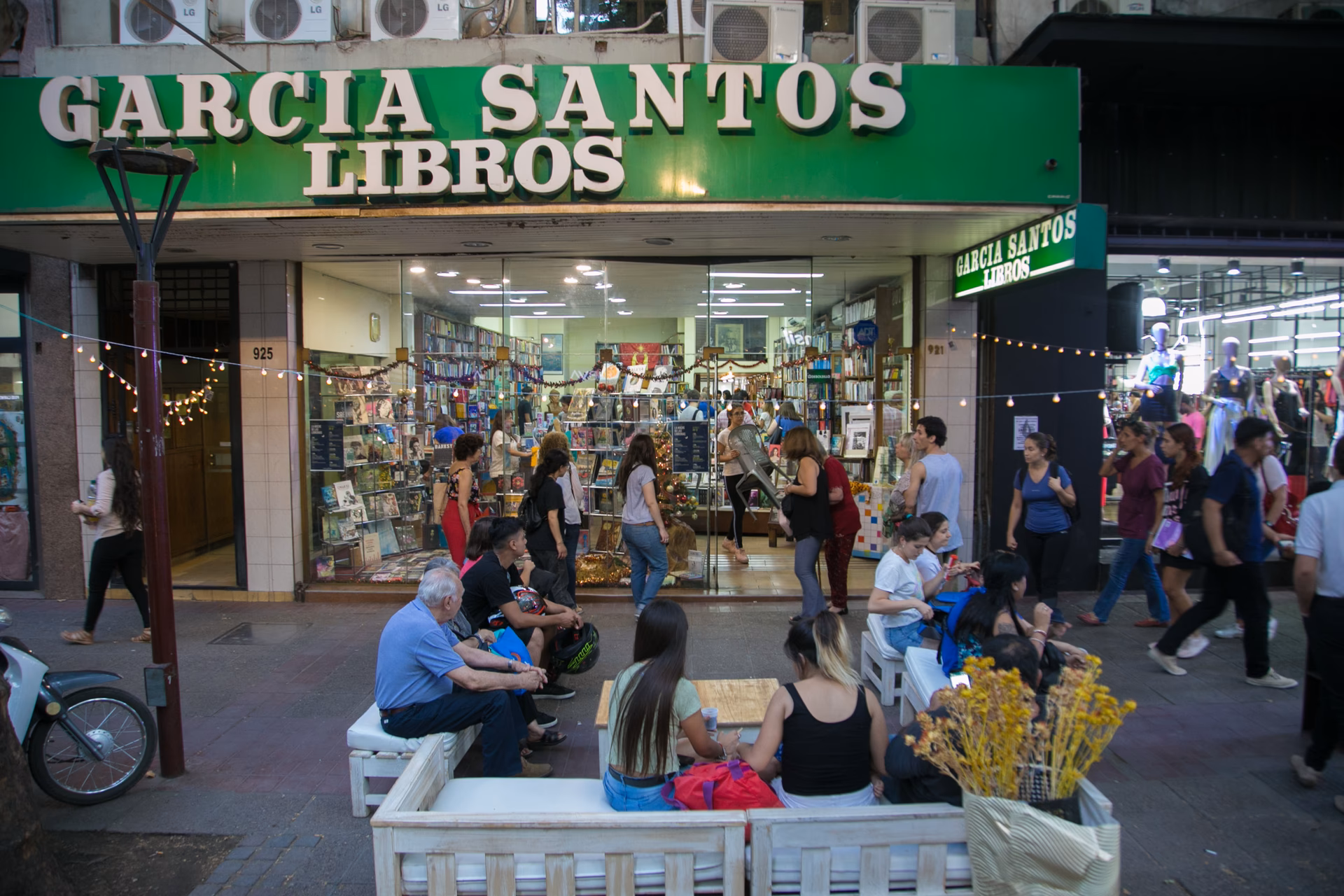 ¿Dónde se encuentra la librería el Leopoldo?