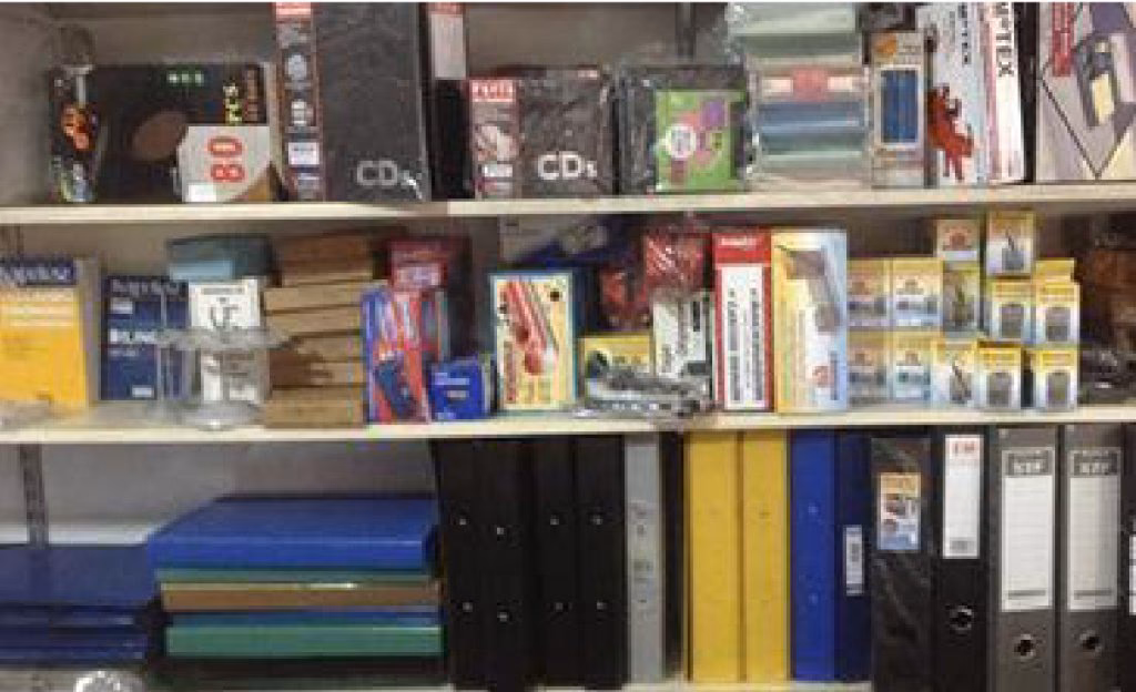 ¿Cuáles son las tiendas de libros y ocio más cercanas en San Juan?