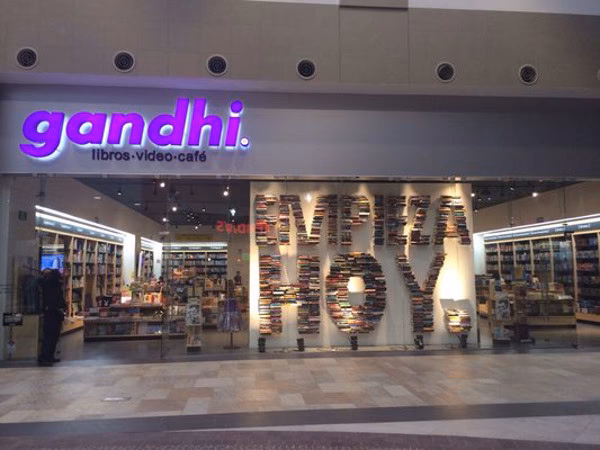 ¿Dónde se encuentra la distribuidora de libros en Santa Fe?