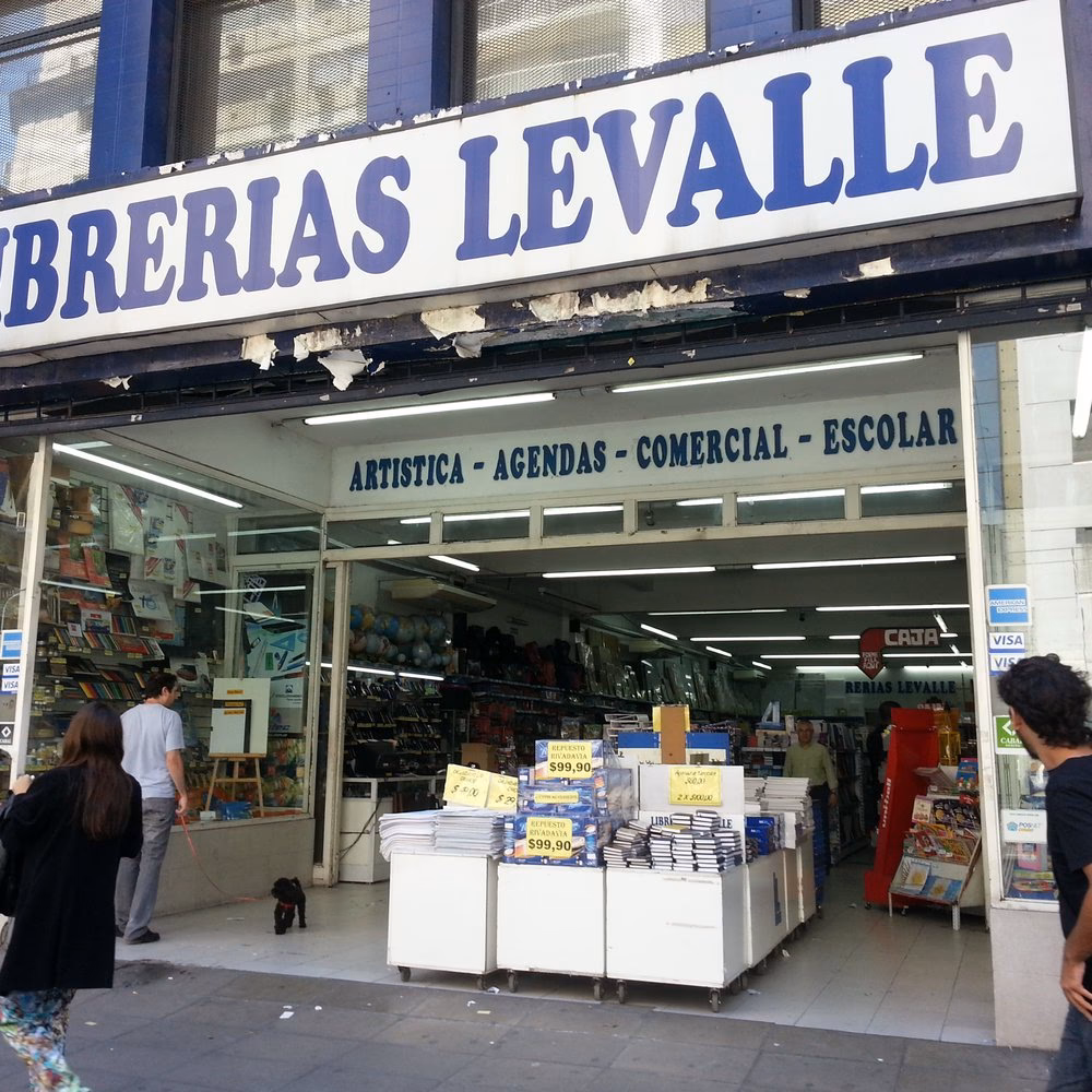 ¿Dónde se encuentra la tienda de librerías Levalle?