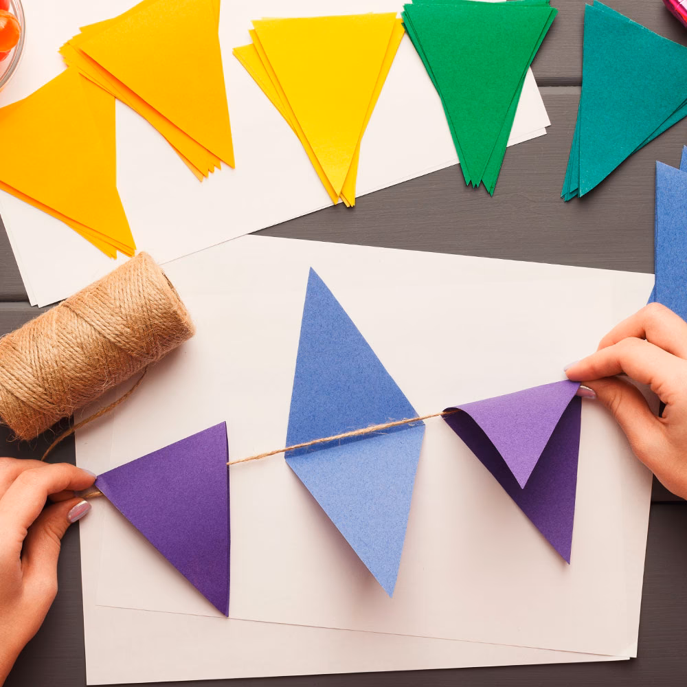 ¿Cómo hacer manualidades con cartulina para los más pequeños?