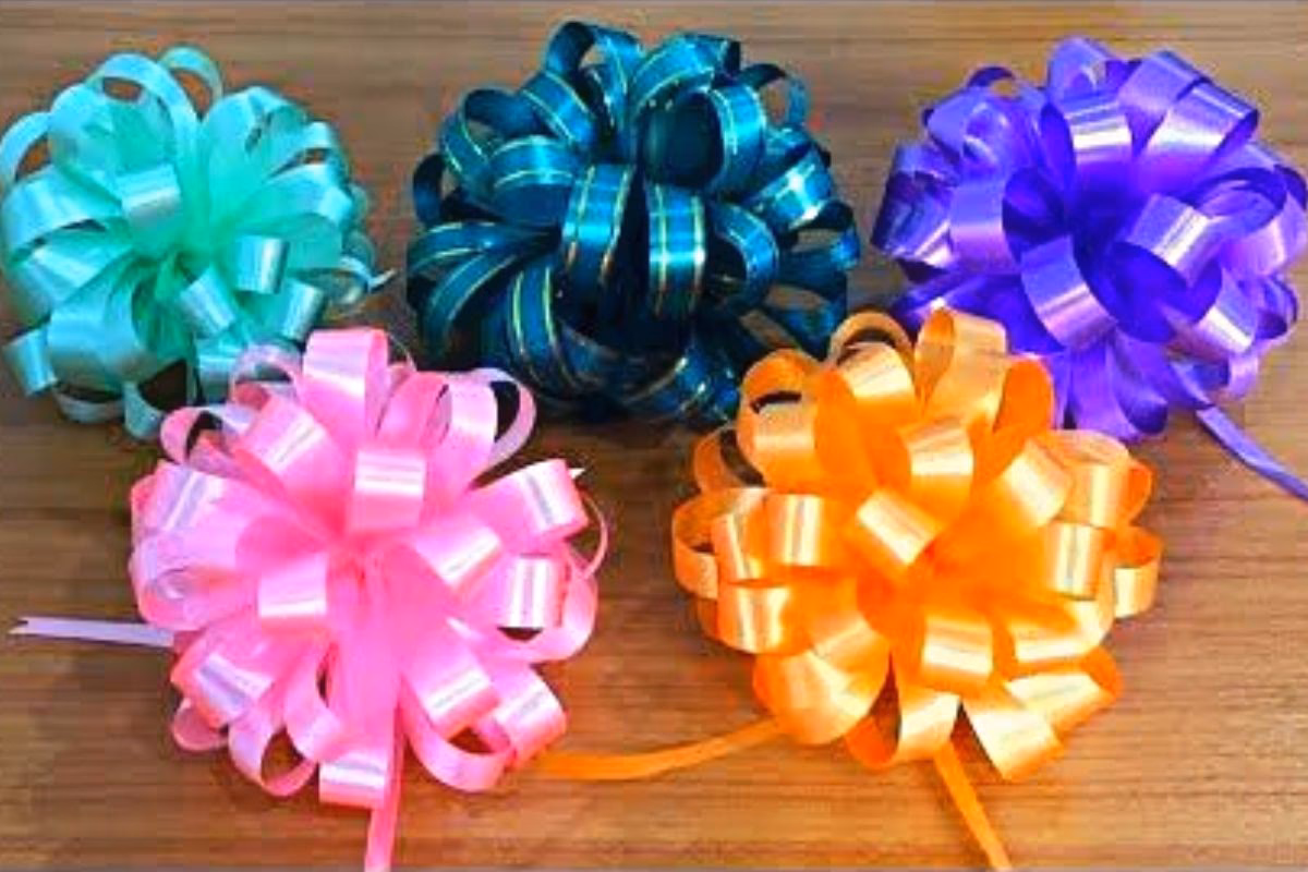 ¿Cómo hacer un moño con cintas de raso?