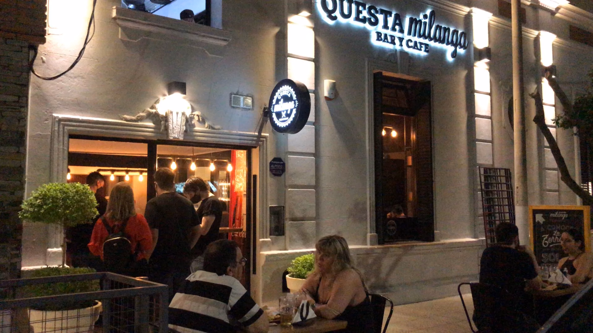 ¿Qué ofrece oriental parrilla?