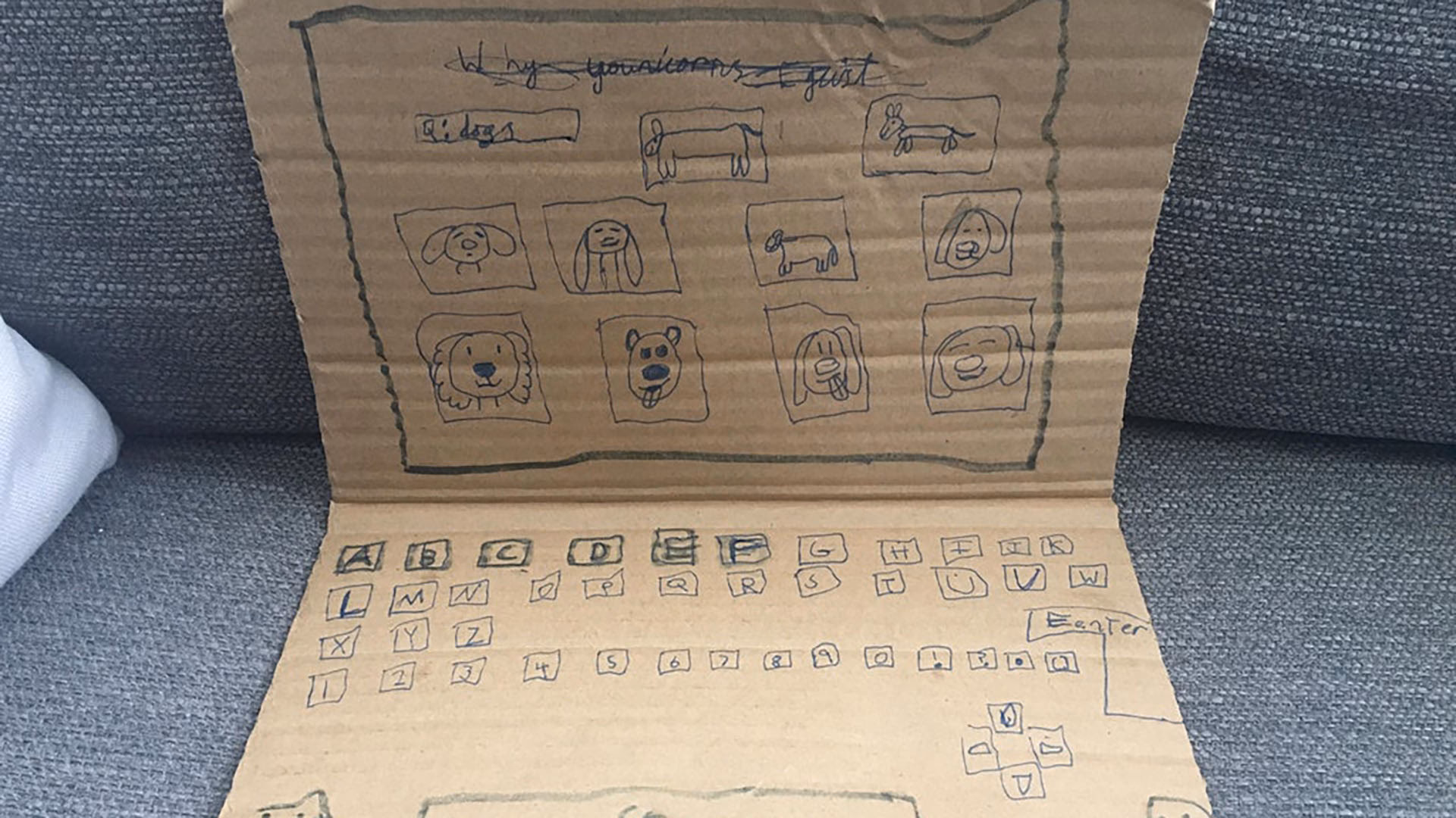 ¿Cómo hacer una computadora de cartón?