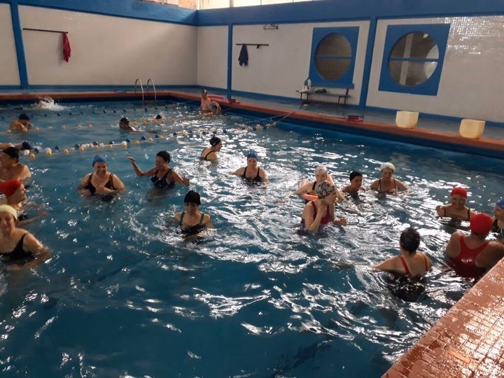 ¿Qué ofrece el natatorio del Polideportivo Martín Fierro?