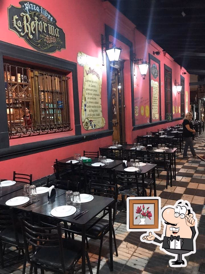 ¿Cuántas libras de queso se necesita para preparar una pizza?