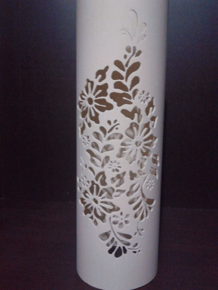 ¿Qué materiales se usan para crear plantillas personalizadas?