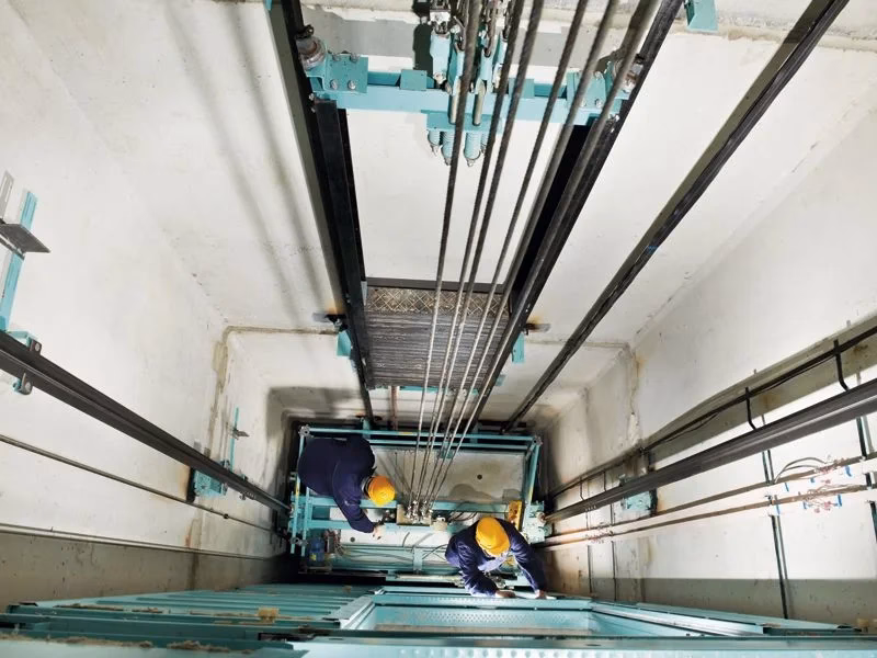 ¿Quién debe pagar la instalación del ascensor?