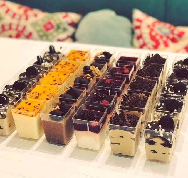 ¿Cuántos mini postres se pueden contemplar por persona?