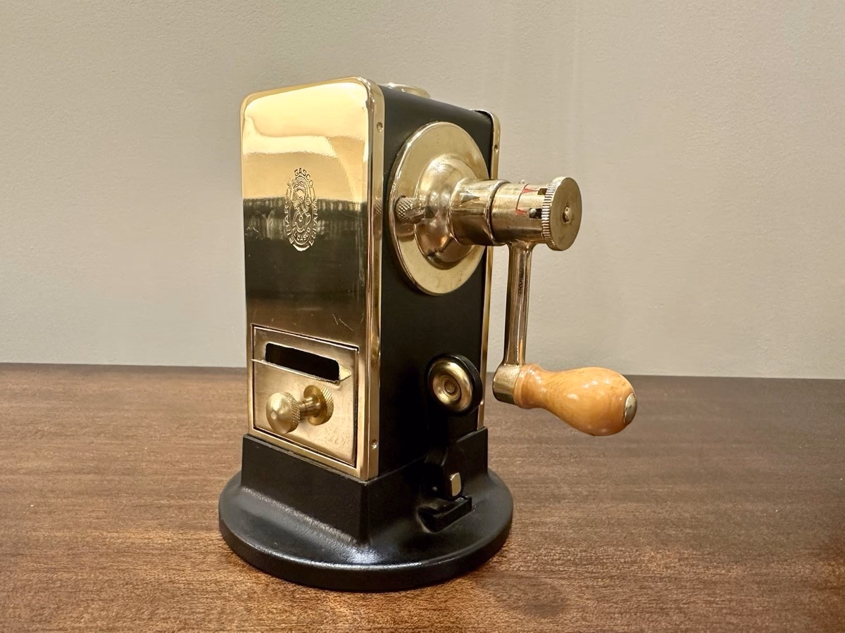 ¿Cuánto cuesta la colección de 15 figuras con sacapuntas?