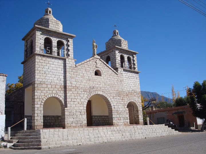 ¿Cuánto cuesta un pasaje de La Rioja a ciudad de Sanjuan?