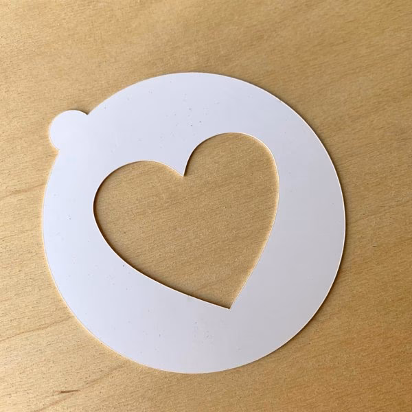 ¿Cuál es la medida de una plantilla de Stencil de corazones?