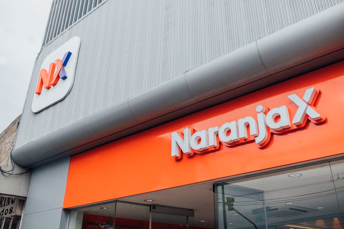 ¿Cuántas sucursales tiene Tarjeta Naranja?