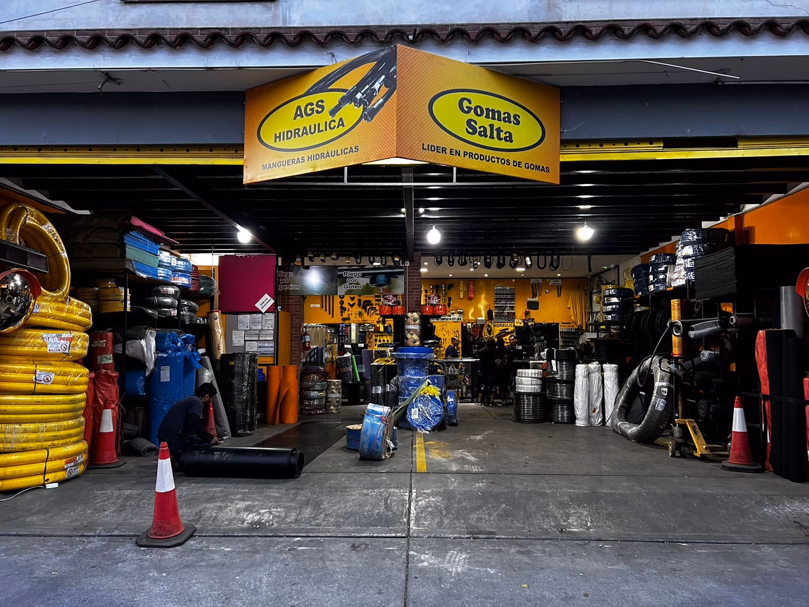 ¿Cuántas sucursales tiene todogoma?