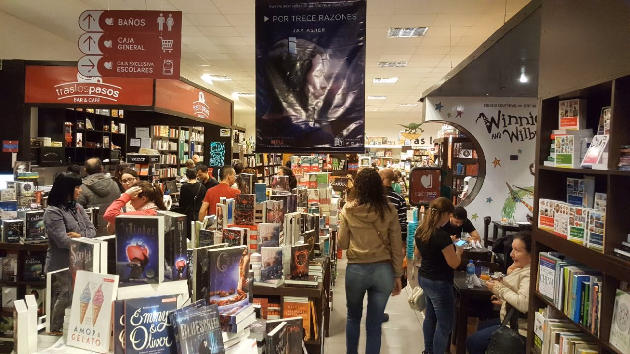 ¿Qué ofrece tras los pasos librería?